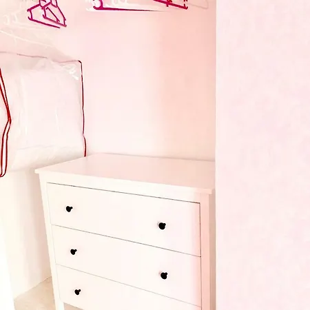 Pink בנידורם